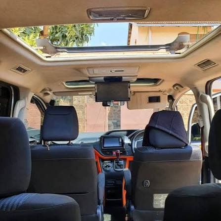 Toyota Noah / Voxy 4