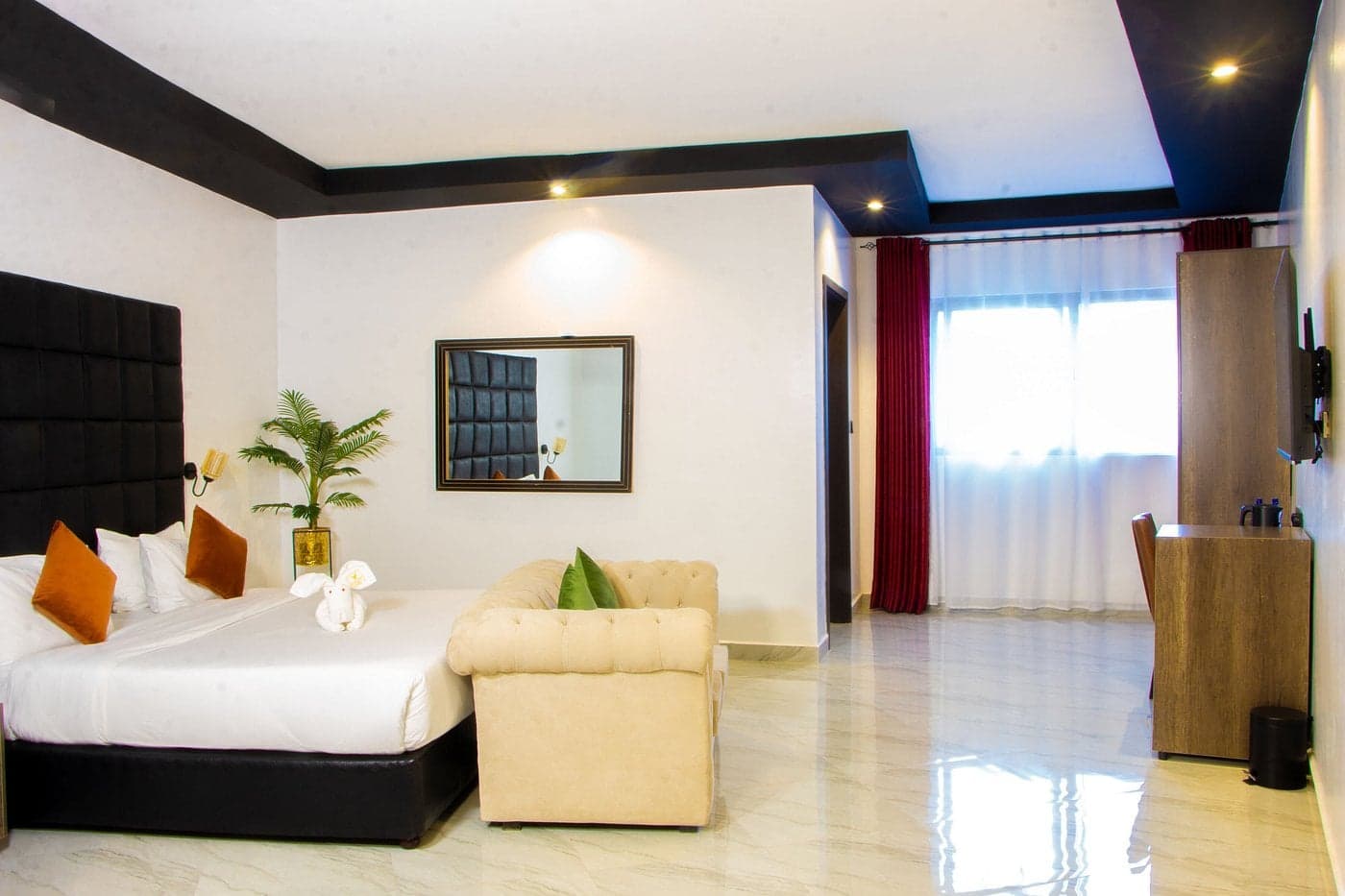 Avian Court Hotel — safari photo 4